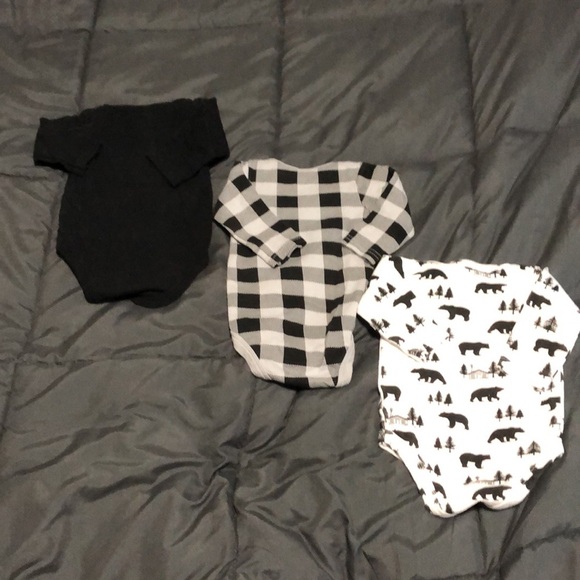Set of 3 Long Sleeve Winter Onesies 0-3M - Picture 2 of 8